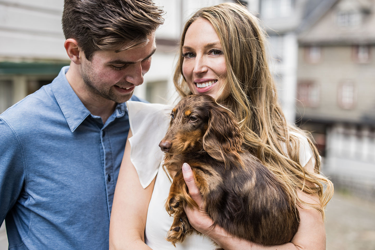 Couple with their dog in Monschau during a photoshoot